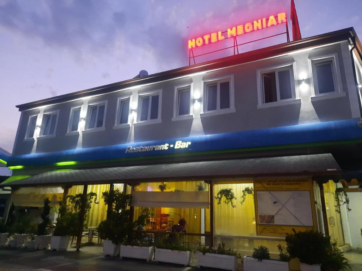 Hotel Megniar Lushnje Bagian luar foto