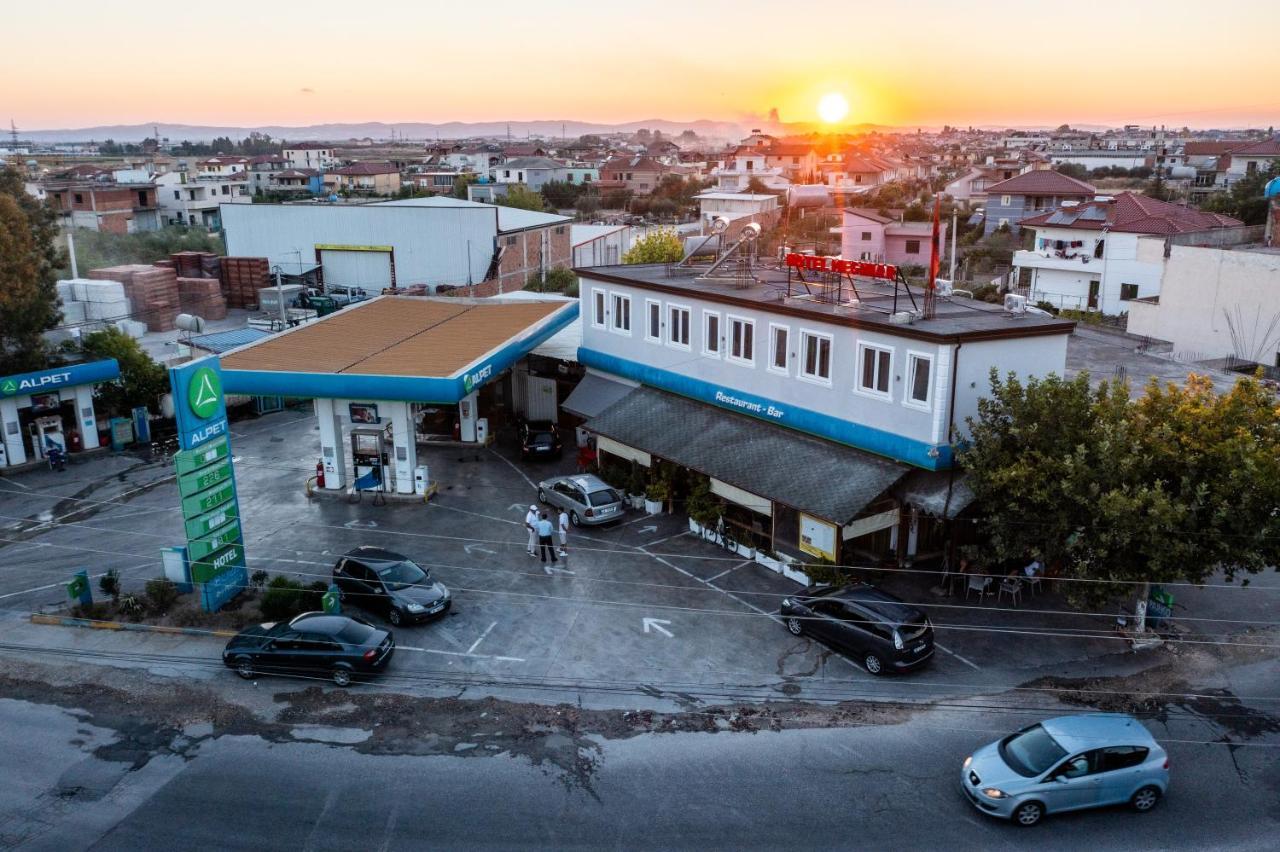 Hotel Megniar Lushnje Bagian luar foto