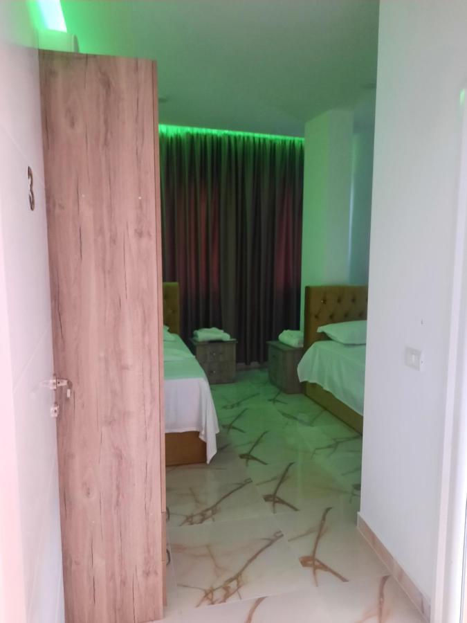 Hotel Megniar Lushnje Bagian luar foto