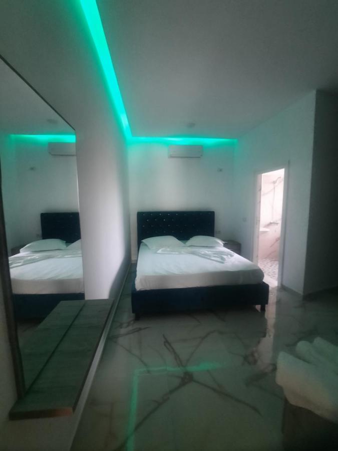 Hotel Megniar Lushnje Bagian luar foto